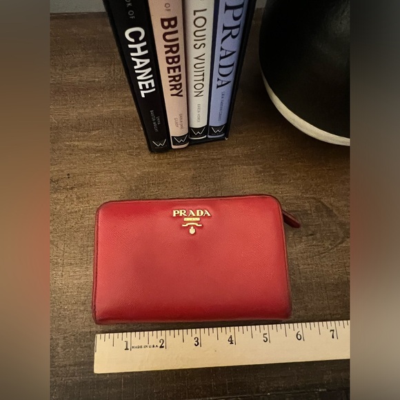 Prada Saffiano Wallet (with COA) - Picture 12 of 15